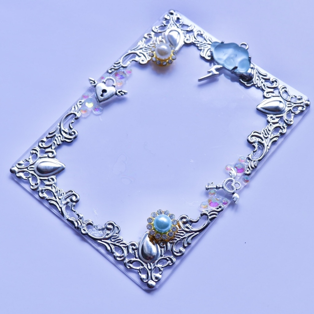 【B8】カミナリ雲のトレカケース