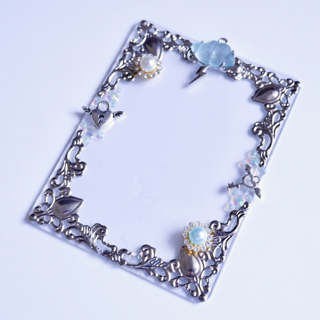 【B8】カミナリ雲のトレカケース