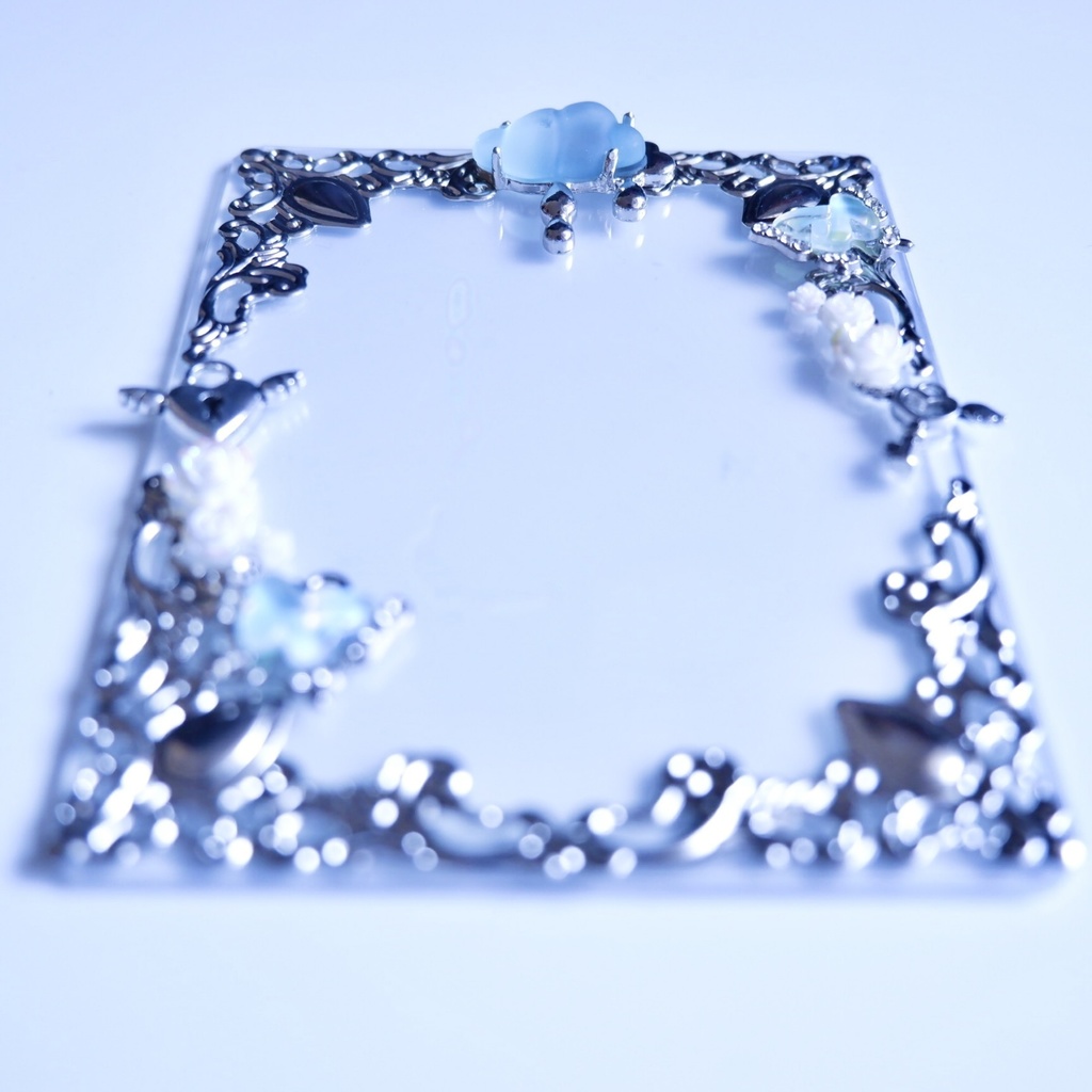 【B8】雨雲のトレカケース