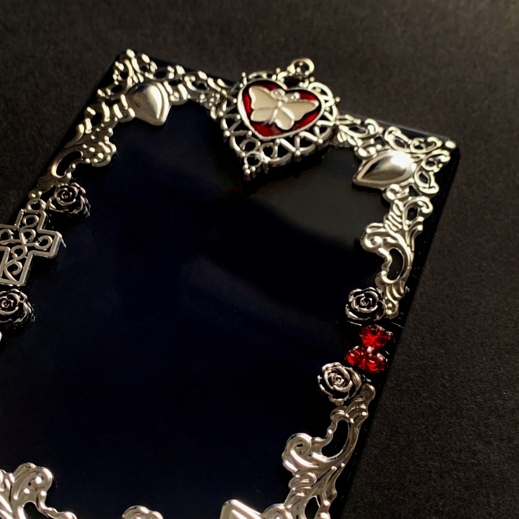 【B8】レッドハートトレカケース❤️