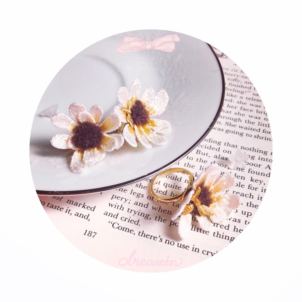 ひなぎくイヤリング／ピアス（white）