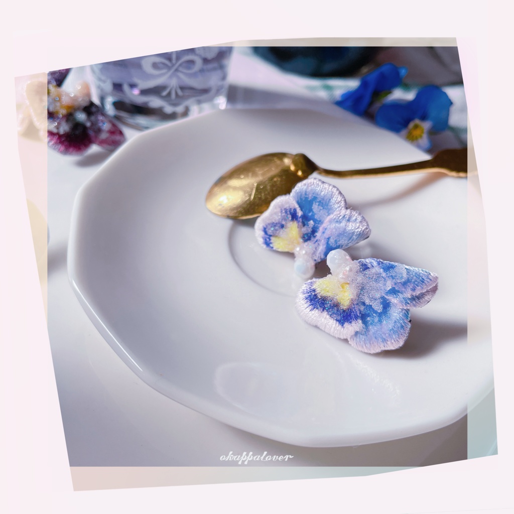 すみれの花の砂糖づけイヤリング／ピアス（あおむらさき）