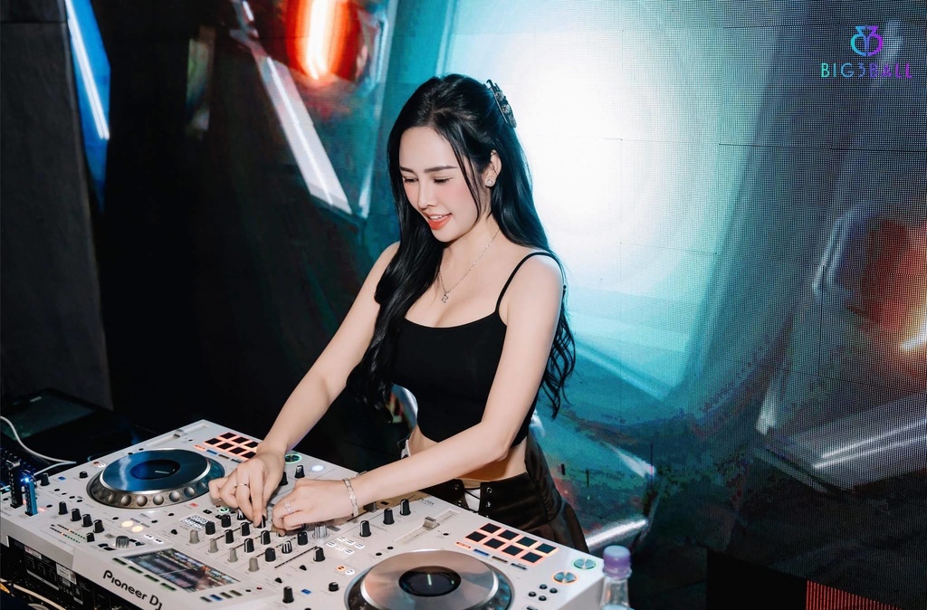 DJ VicQ – Midnight Vibes (Single)