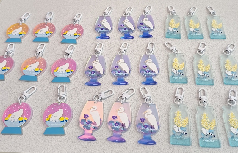 白い鳥のアクリルキーホルダー