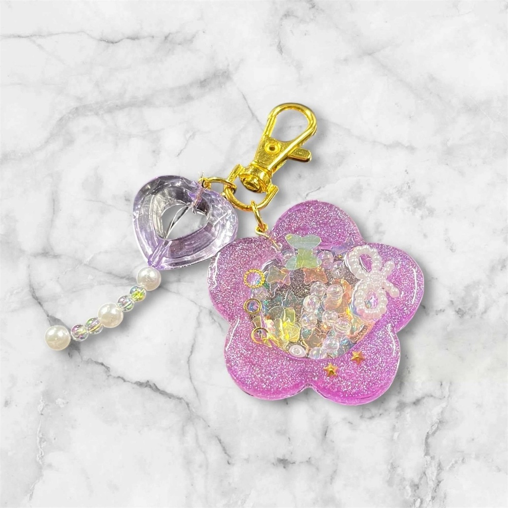 パープルのビーズチャーム付きシャカシャカキーホルダー（お花）