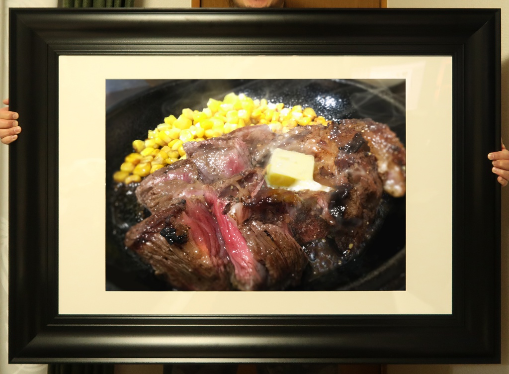 飯絵テロ! 額装済み複製原画 リアルなステーキのイラスト 直筆サイン入り 1点のみ