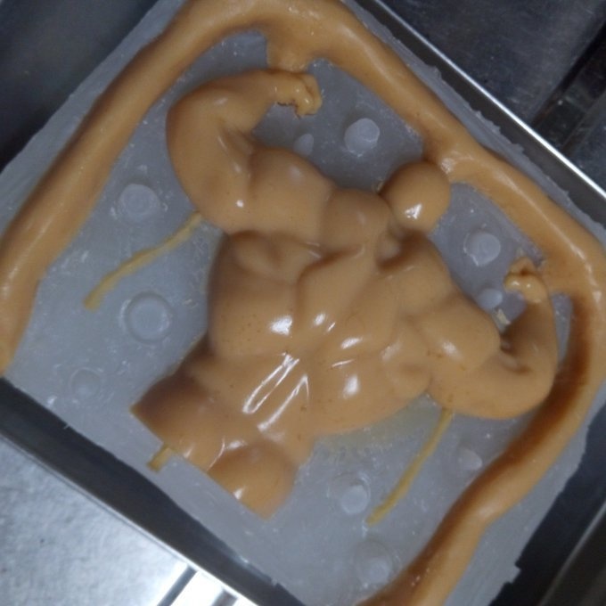 マッチョなお菓子が作れる食用シリコン型 受注生産