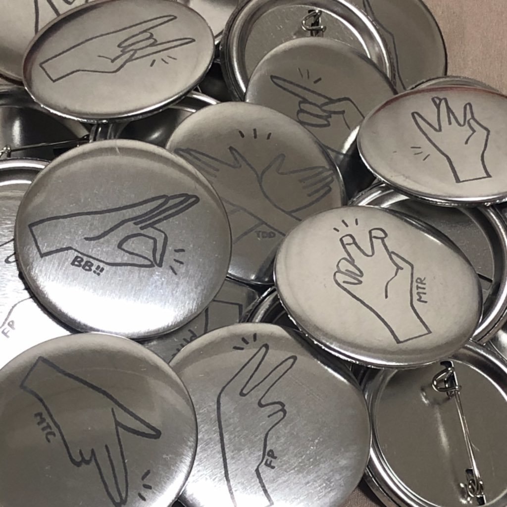 ハンドサイン缶バッジ Che S Booth