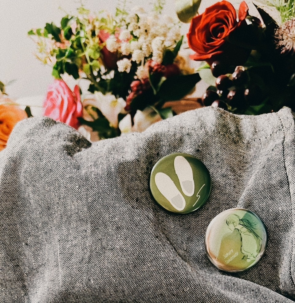 【sold】きらめく銀色の缶バッジ<全5種>【initial goods】