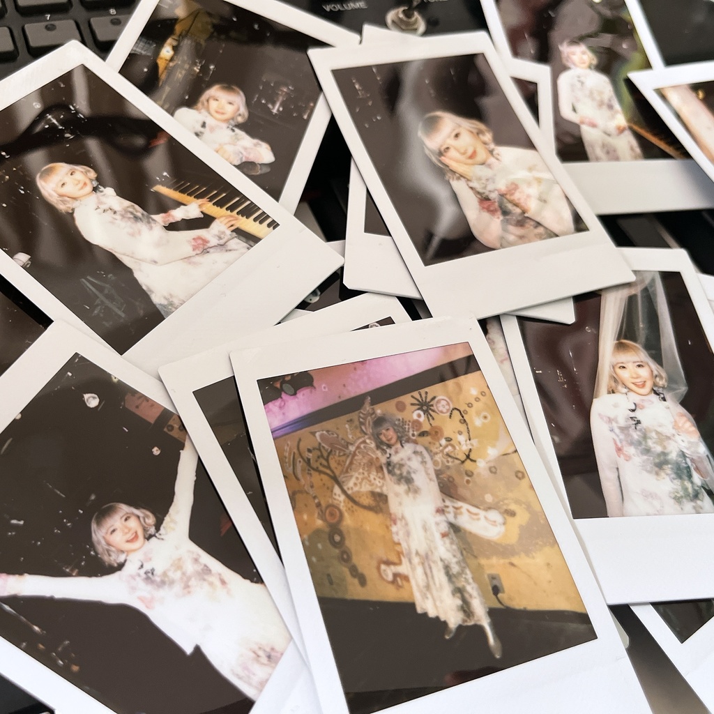 【オンライン限定】直筆サイン&メッセージ入りポラロイド写真（ランダム）【醒めない夢グッズ】