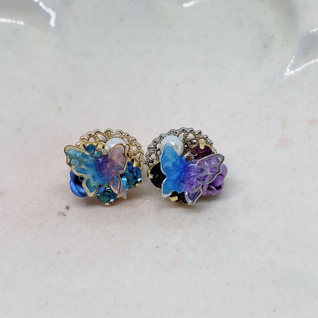 蝶々のピアスとイヤリング