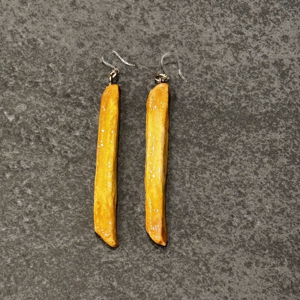 芋けんぴゆらゆらピアス（樹脂パーツ）