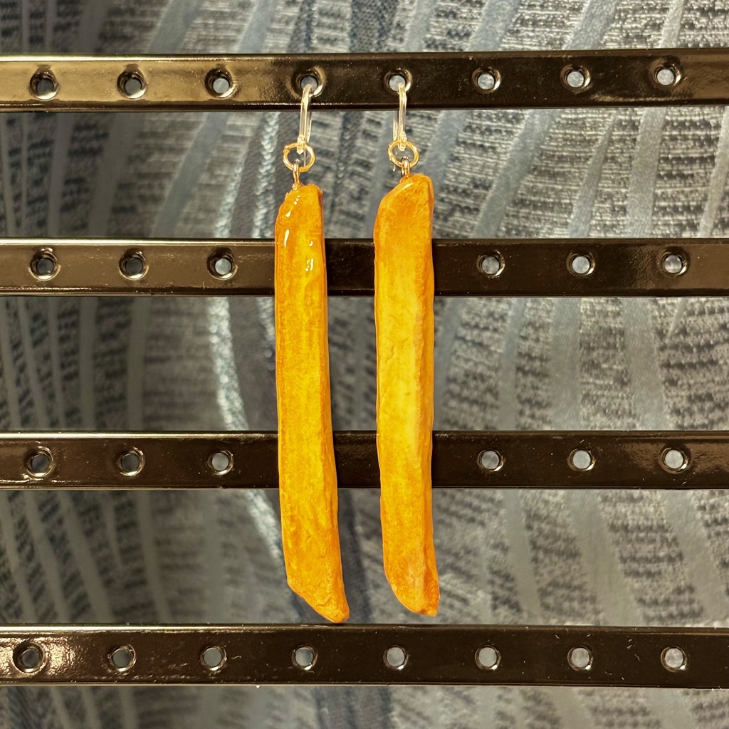 芋けんぴゆらゆらピアス(樹脂パーツ)