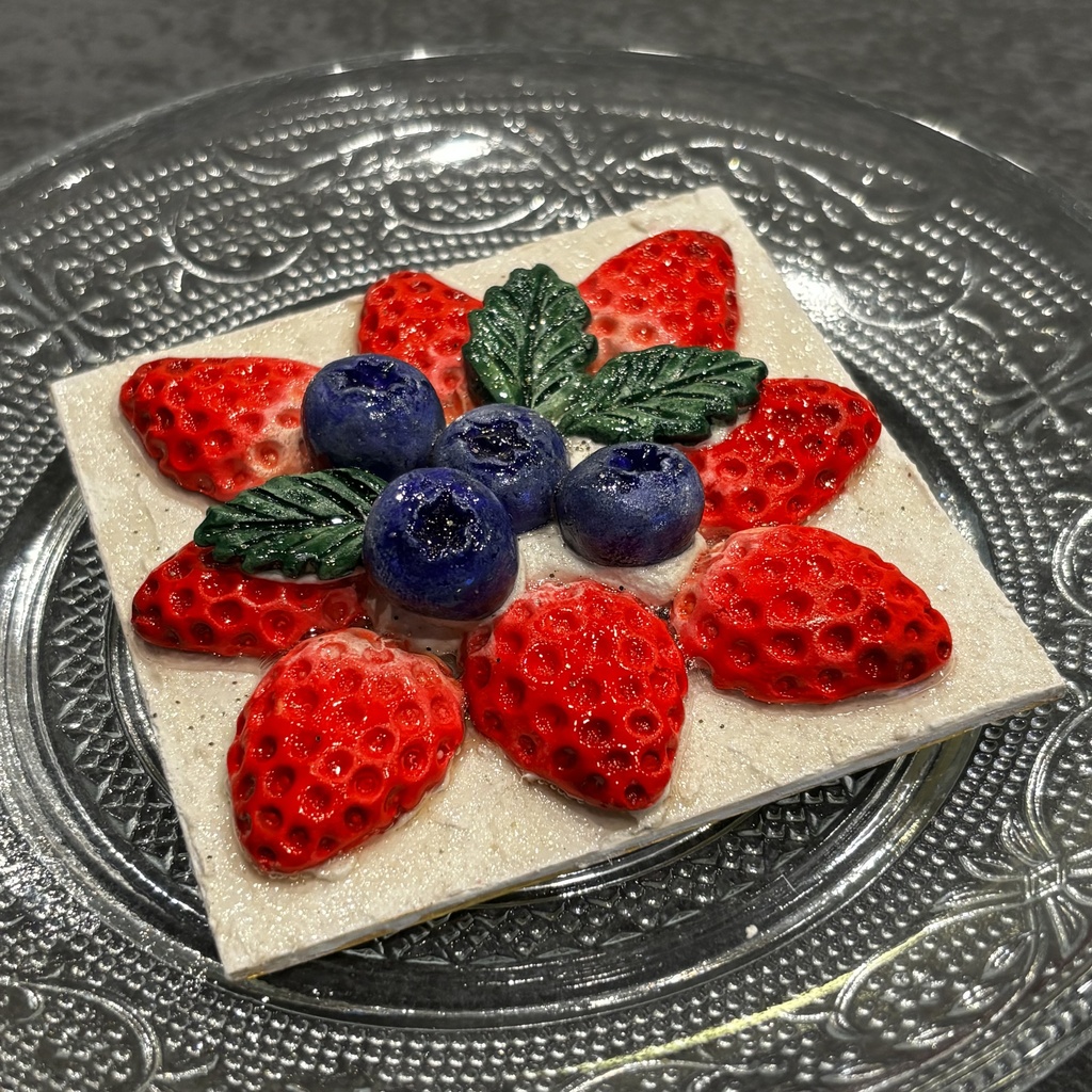 いちごブルーベリーのアートB(生クリーム風)