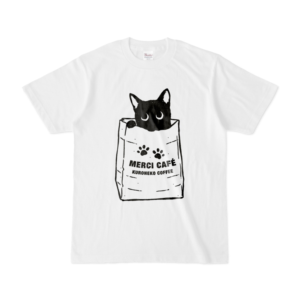 紙袋がお気に入りの黒猫くん