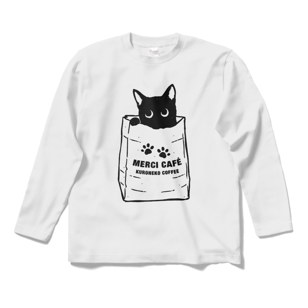 紙袋がお気に入りの黒猫くん