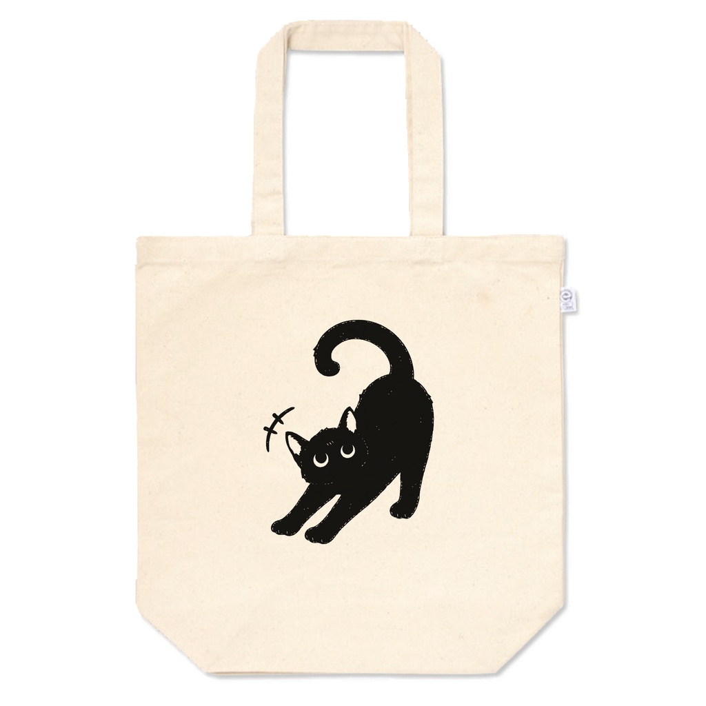 伸びポーズの黒猫くん