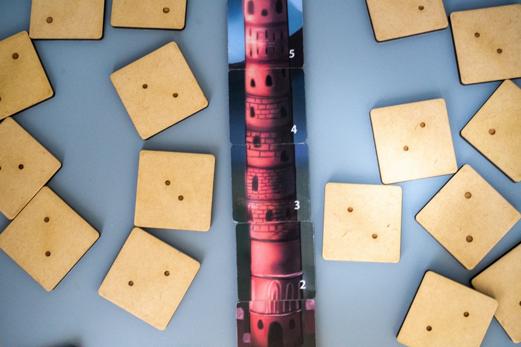 月の塔 Tower to the Moon