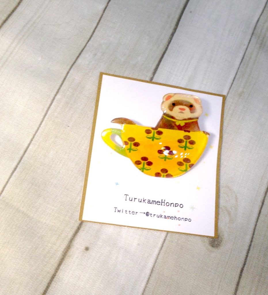 フェレットのカップブローチ