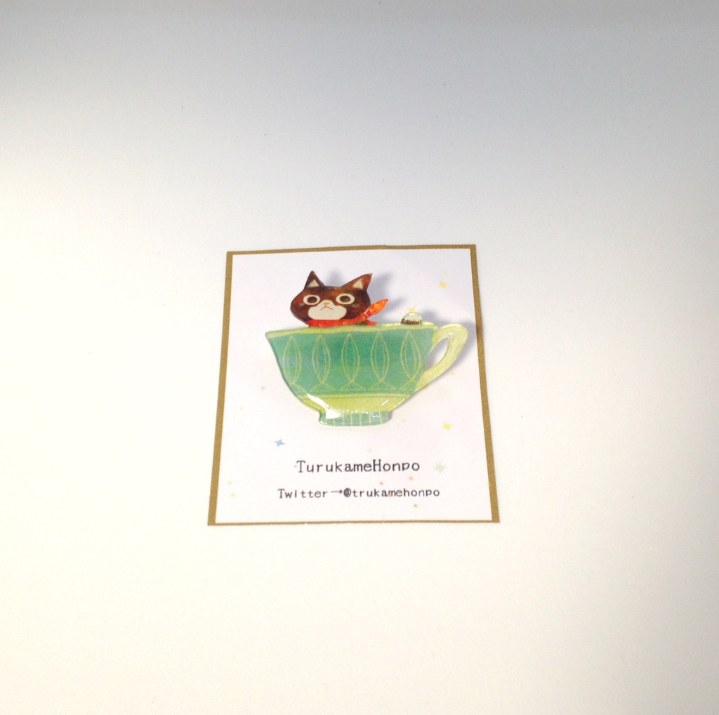 ねこのカップブローチ