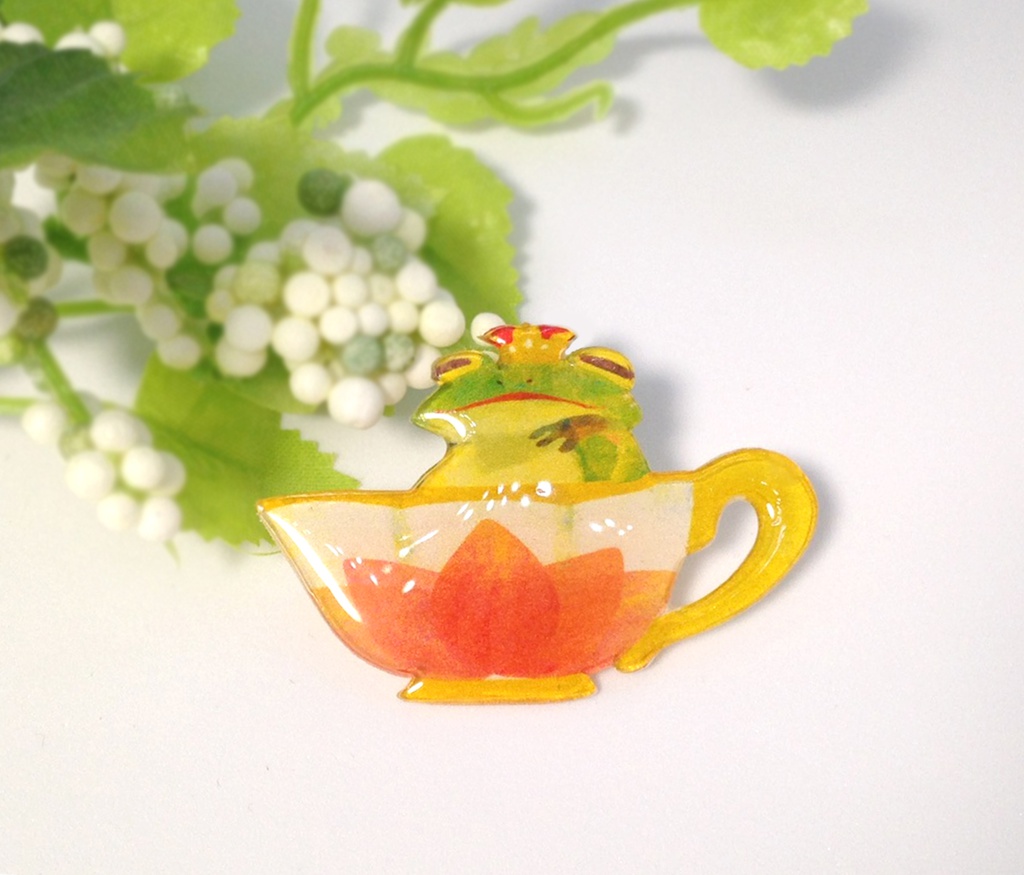 カエルのカップブローチ