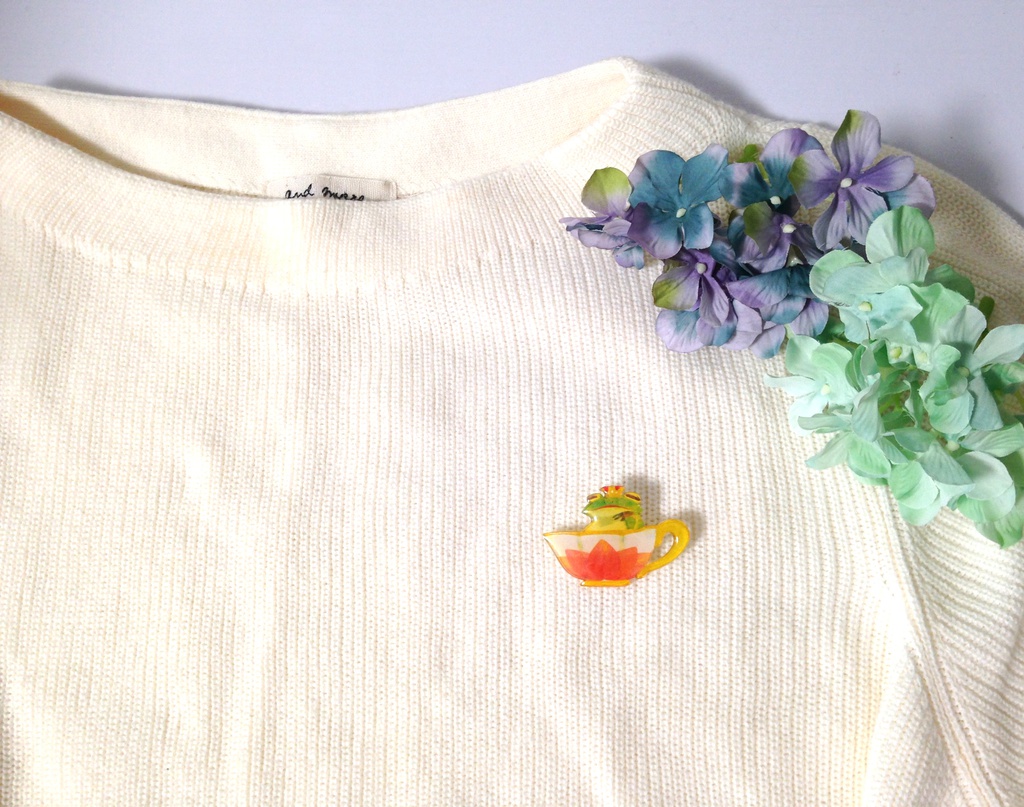 カエルのカップブローチ