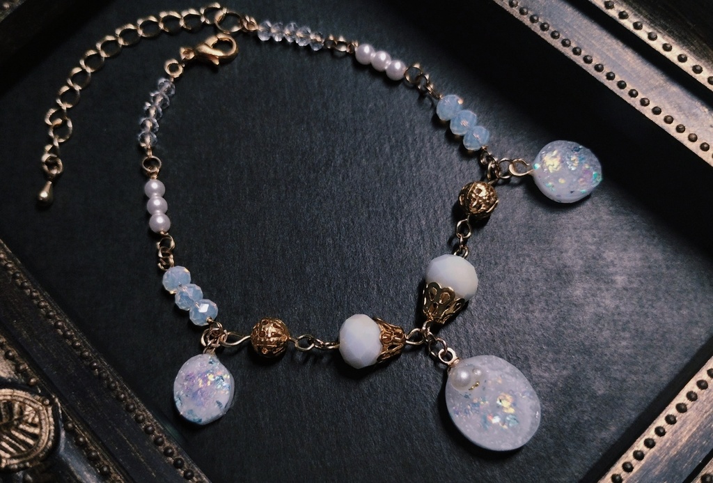 オパールの白い輝き：ブレスレット