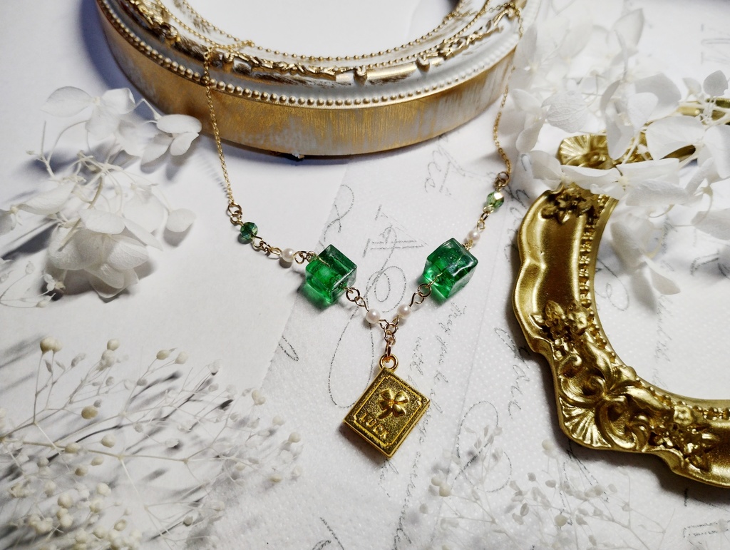 幸運の箱　「軽薄な新緑」ネックレス