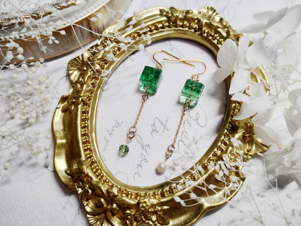 幸運の箱　推し色「軽薄な新緑」ピアス・イヤリング