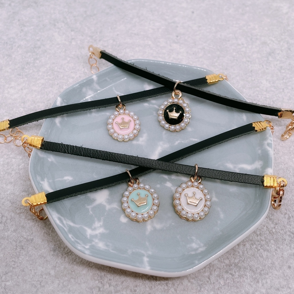 パールと王冠のチョーカー