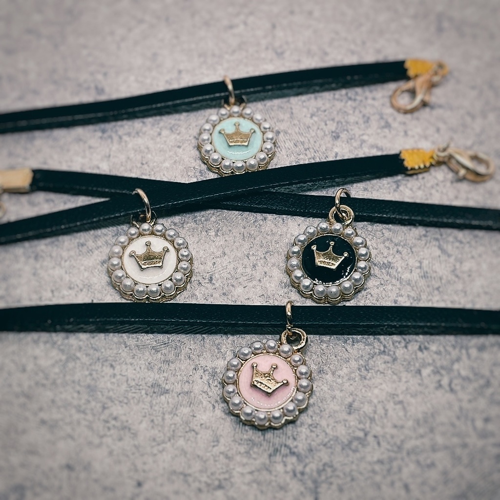 パールと王冠のチョーカー