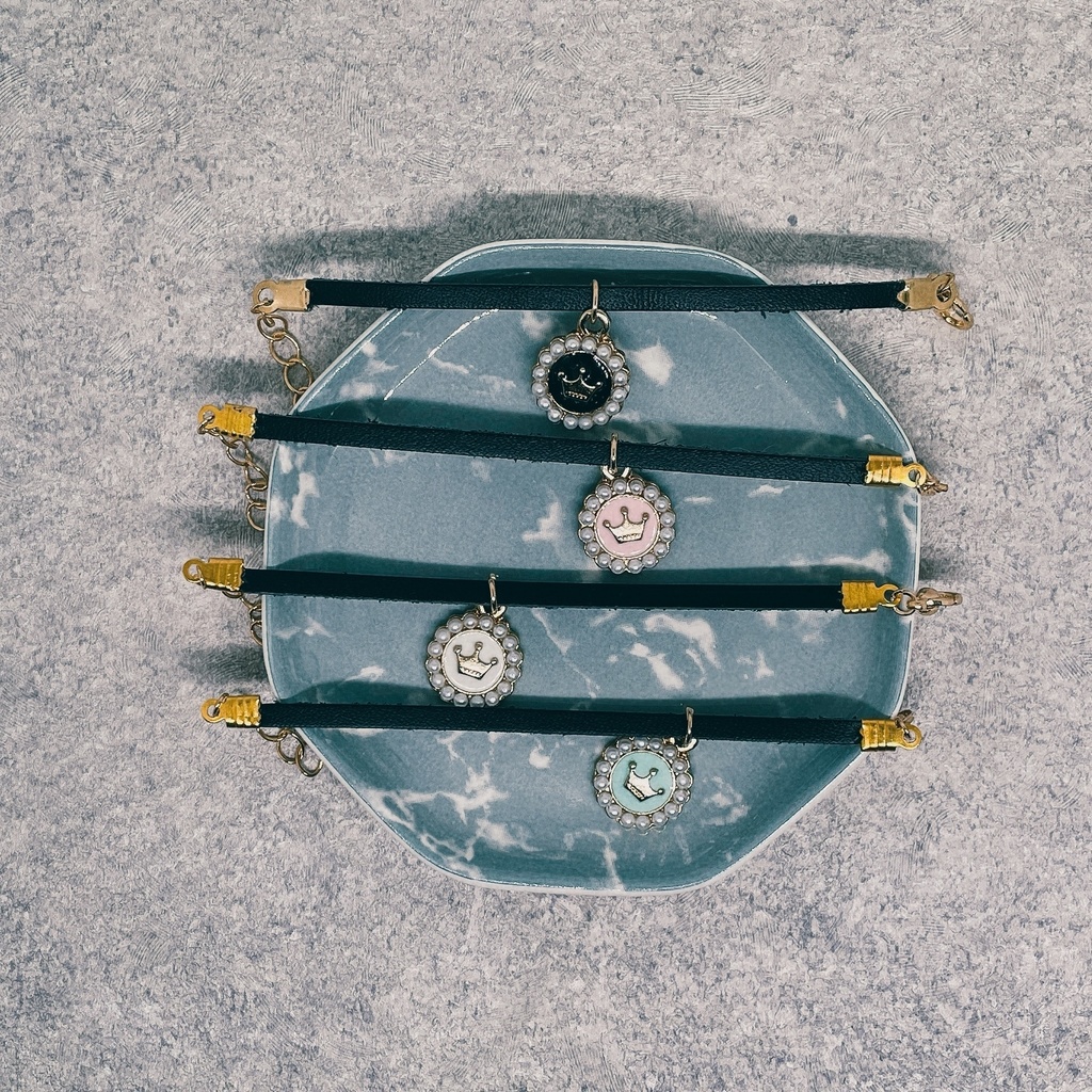 パールと王冠のチョーカー