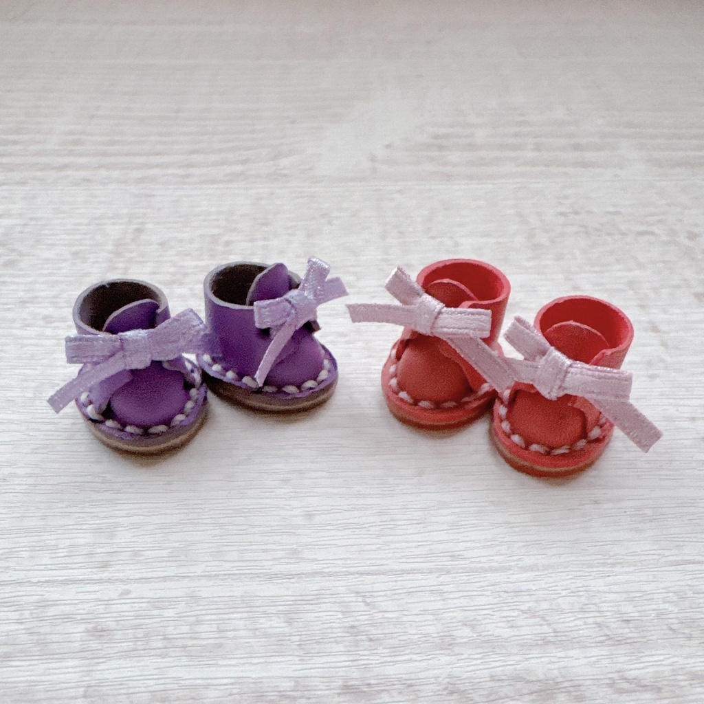 カラフルなリボンの本革靴