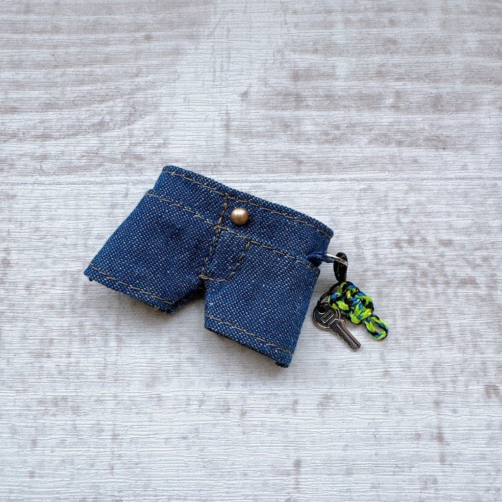 Denim pants with D-ring