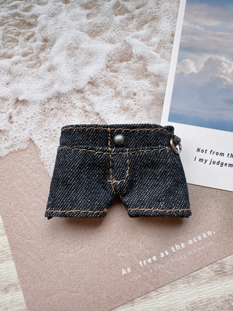 Denim pants with D-ring
