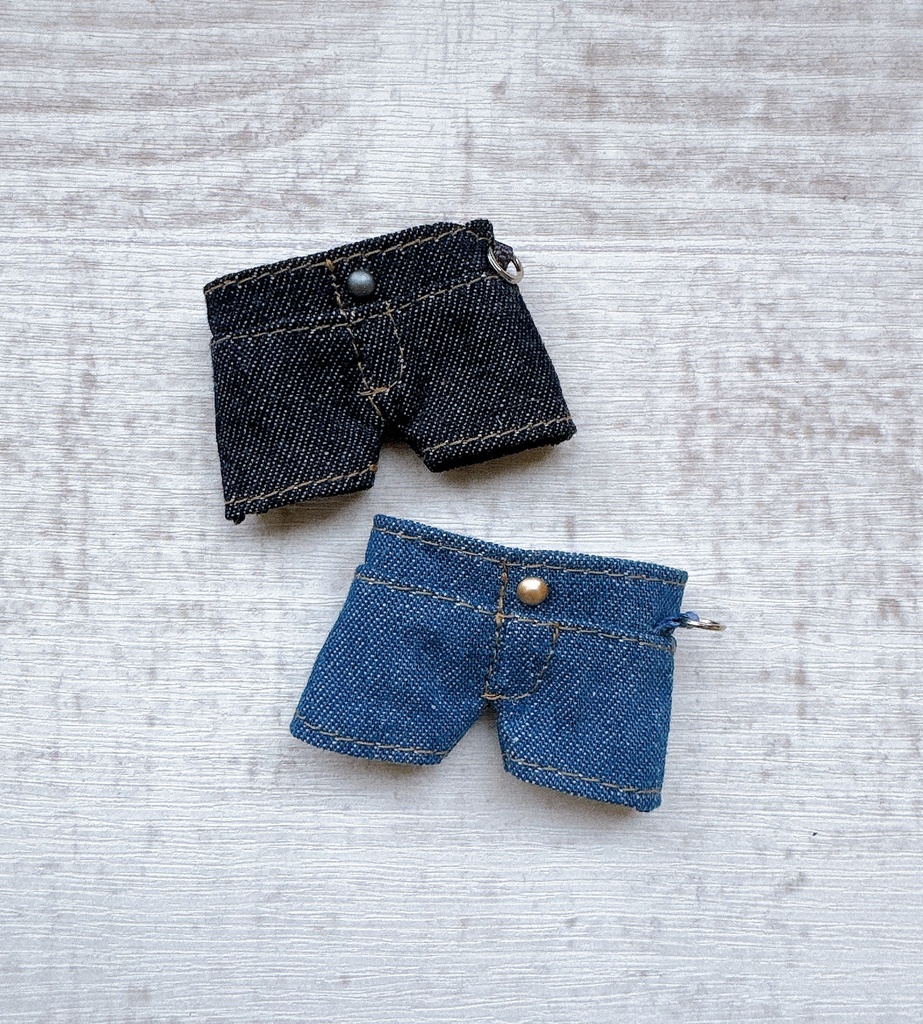 Denim pants with D-ring