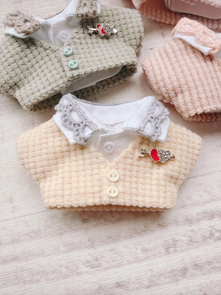 White shirt&fluffy cardigan set