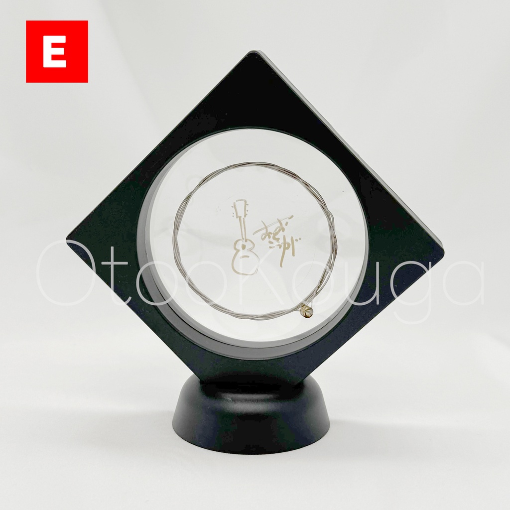 【完売】音御光歌 直筆サイン&直筆イラスト入り使用済ギター弦 フィルムディスプレイ(スタンド付き)