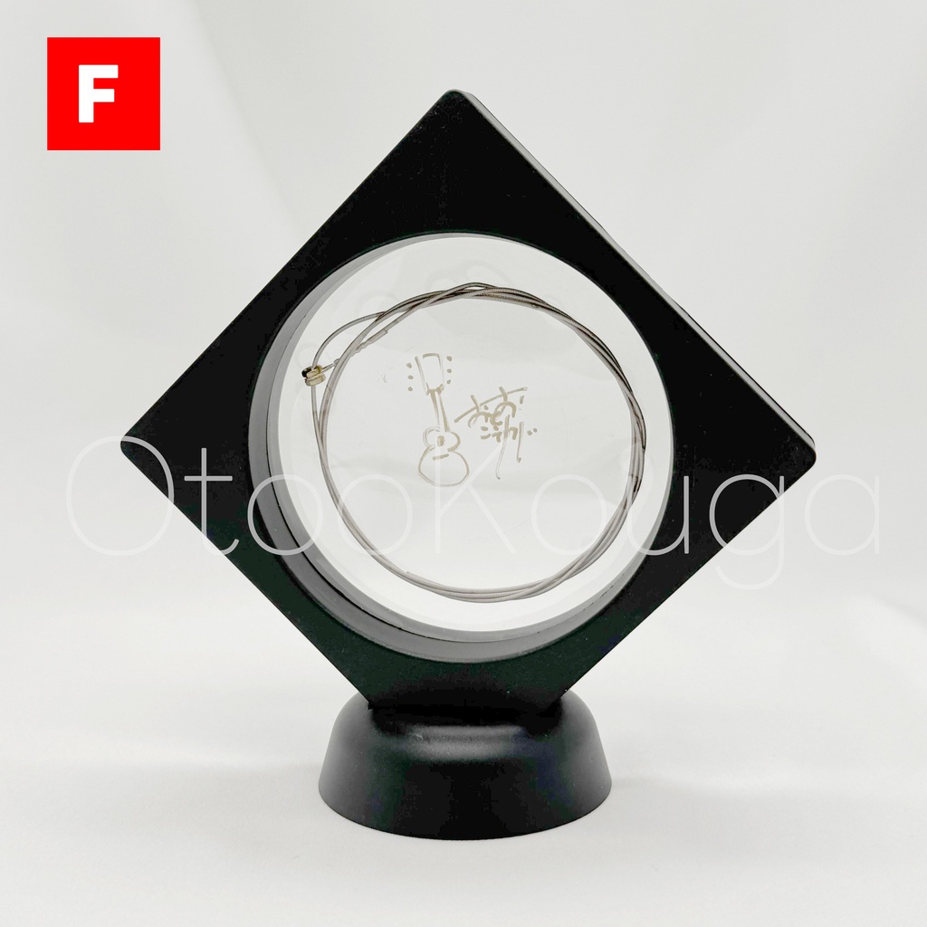 【完売】音御光歌 直筆サイン&直筆イラスト入り使用済ギター弦 フィルムディスプレイ(スタンド付き)