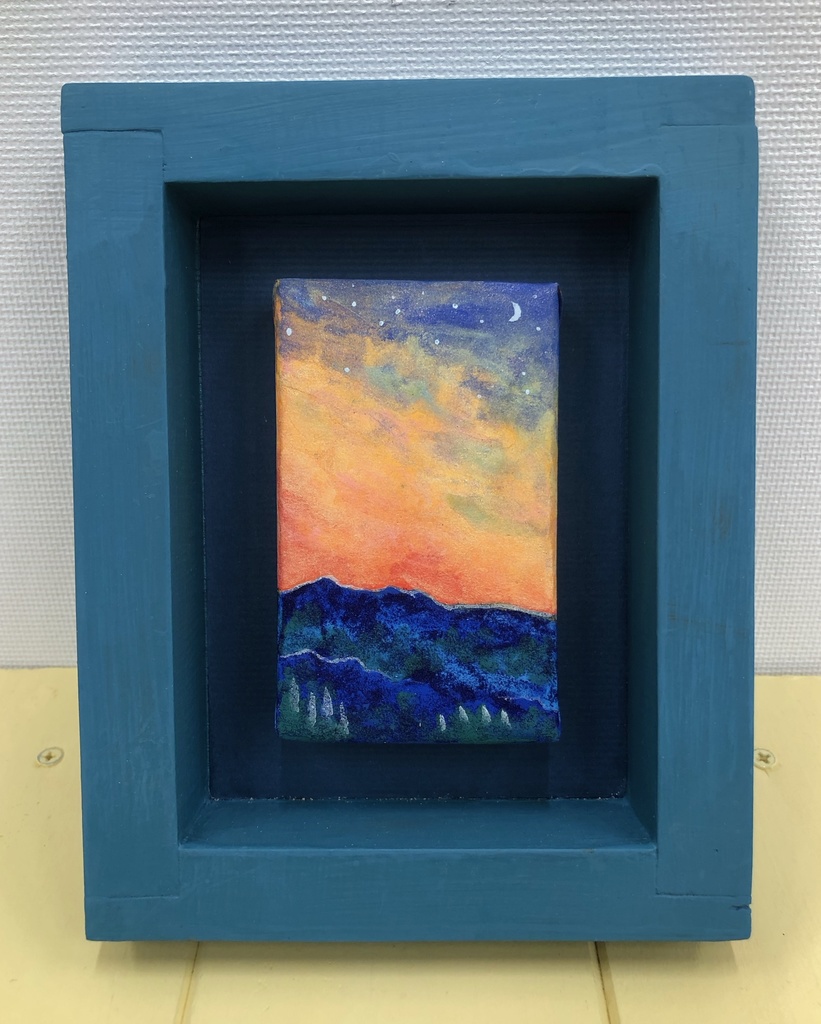 夕陽と山