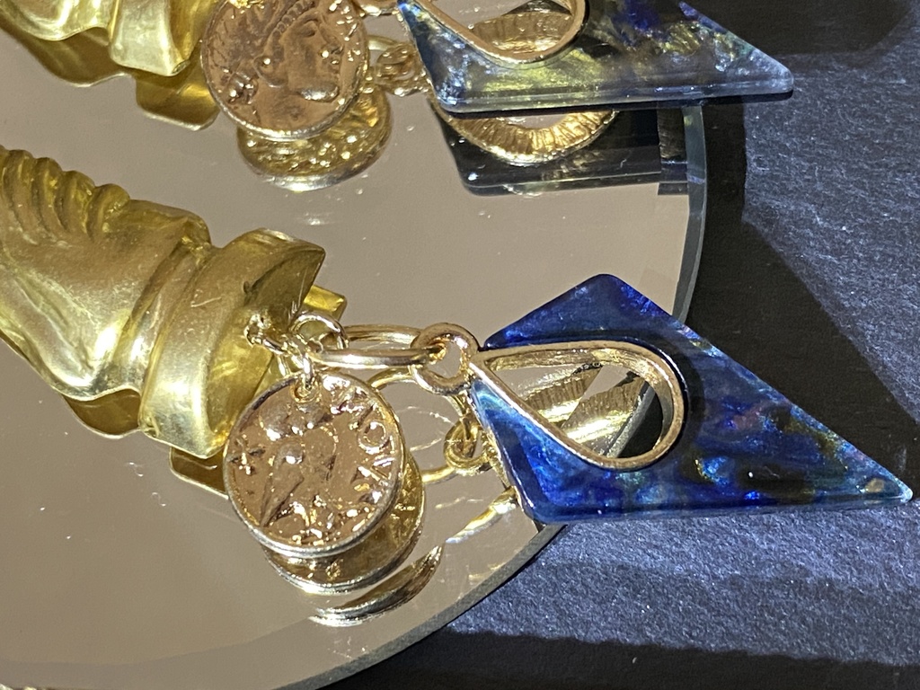 MAD TRIGGER CREW motif