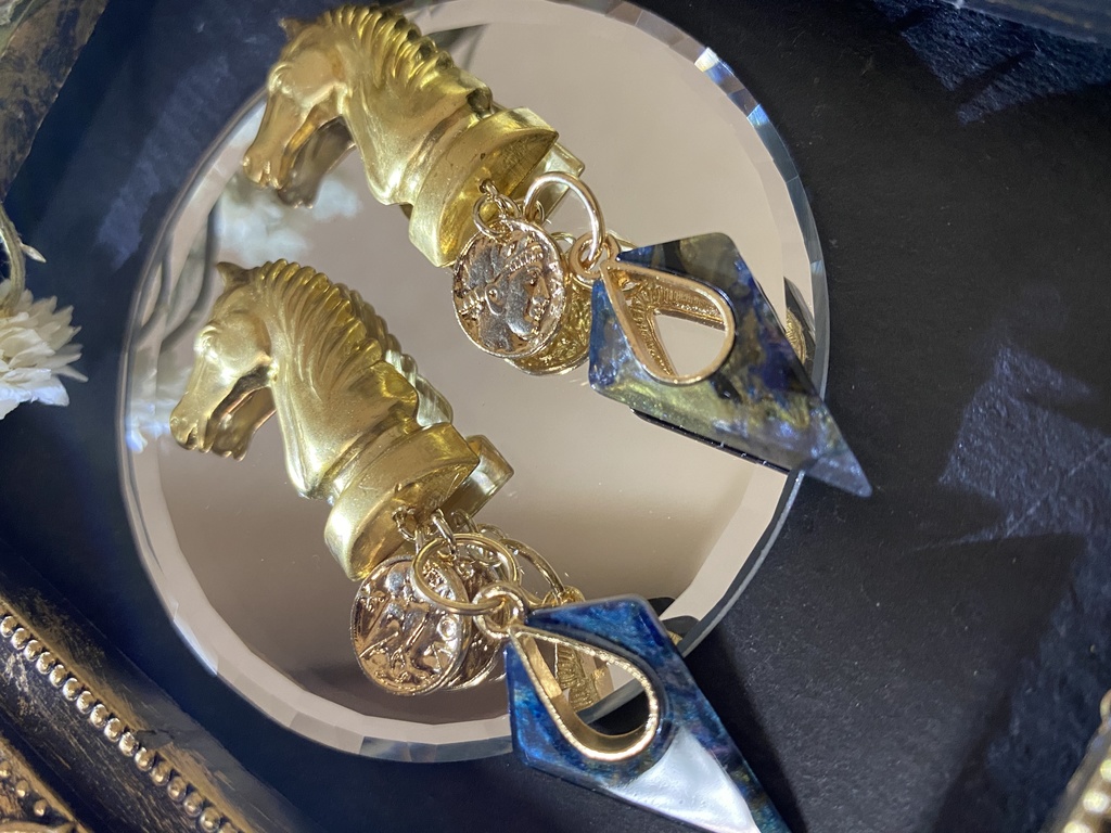 MAD TRIGGER CREW motif