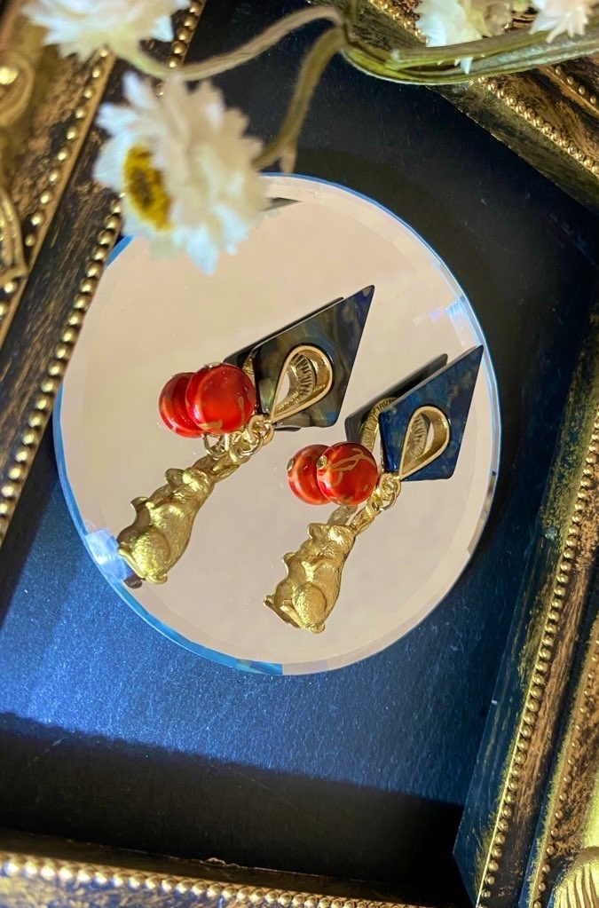 MAD TRIGGER CREW motif