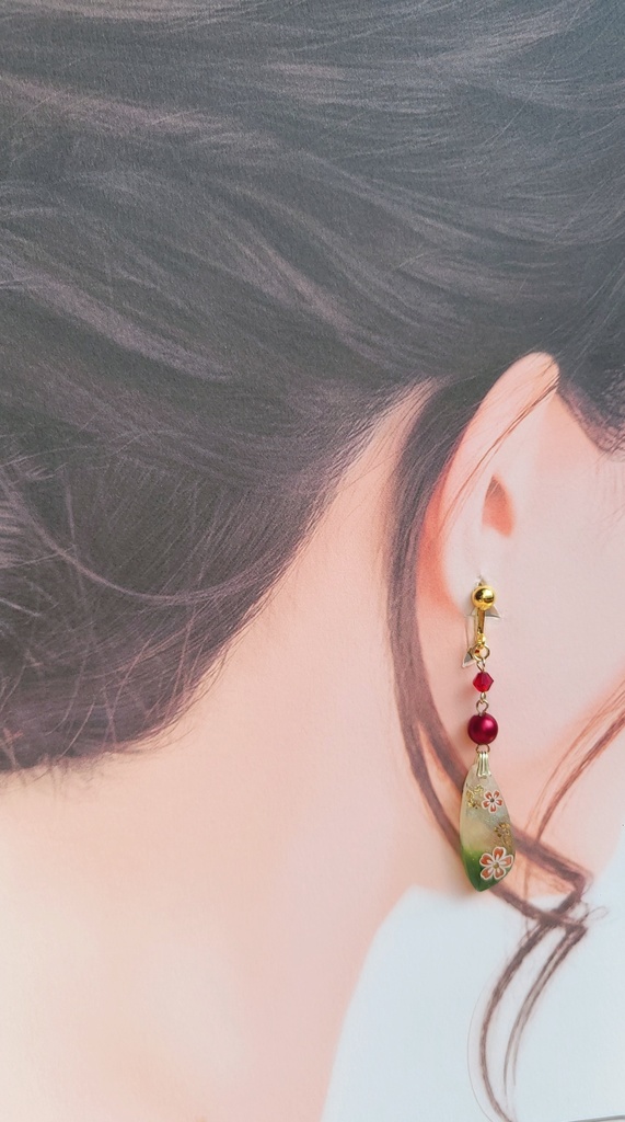 鬼滅の刃*上弦の陸 堕姫イメージイヤリング