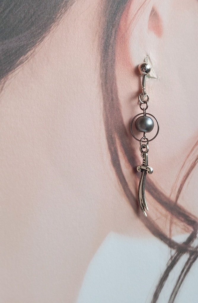 SPY×FAMILY*ロイド《黄昏》イメージイヤリング