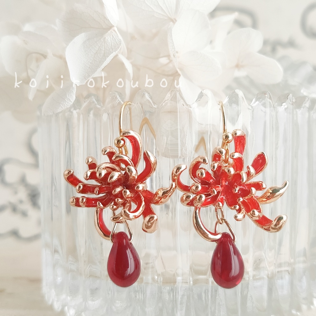 紅い彼岸花のピアス