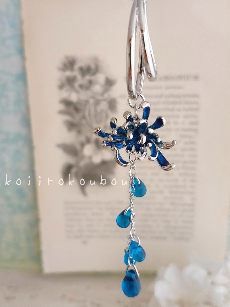 青い彼岸花のイヤーカフⅢ シルバー