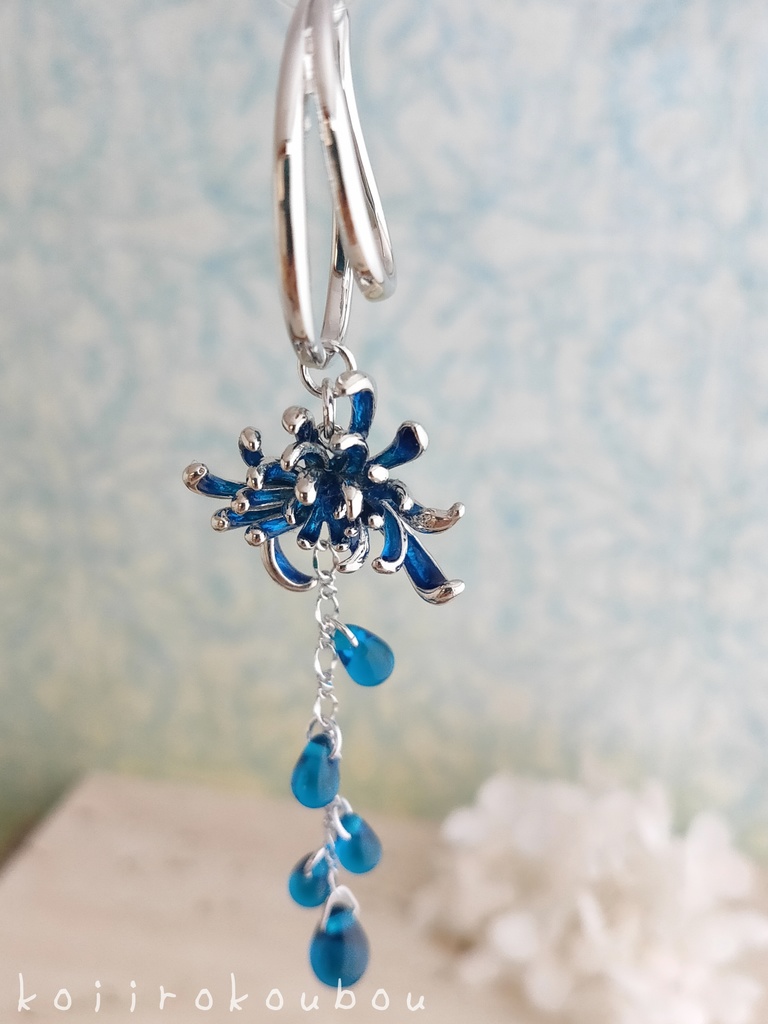 青い彼岸花のイヤーカフⅢ シルバー