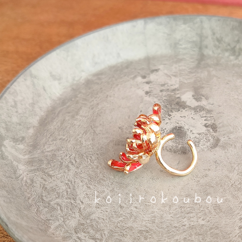 赤い彼岸花のイヤーカフ Ⅰ