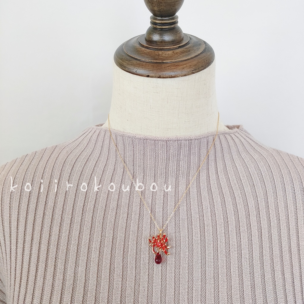 紅い彼岸花のペンダント